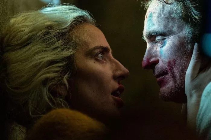 Joker: Folie à Deux incelemesi – Joaquin Phoenix ve Lady Gaga, karamsar devam filminde parlıyor