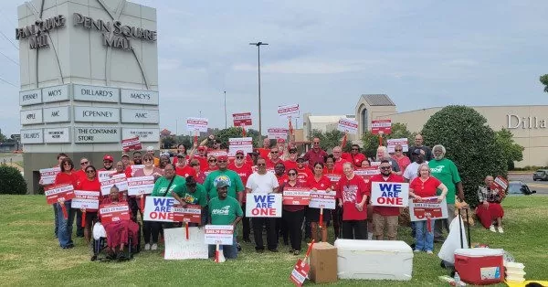 Oklahoma City’deki bir Apple Store, çalışanları için bir sendika sözleşmesini onaylamaya yakın