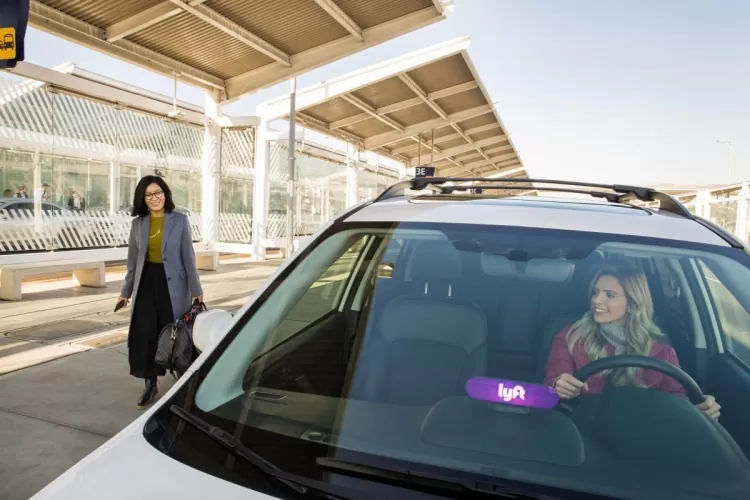 Lyft, sürücülerine peşin saatlik ücretler ve trafik gecikme ücreti vaat ediyor