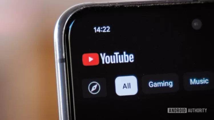 YouTube reklamlarına odaklanmanızı istiyor, mobil cihazdaki atla düğmesini gizliyor