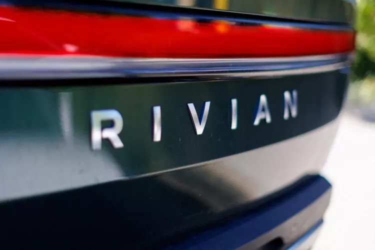 Tesla ve Rivian, ticari sırlarla ilgili davada 'şartlı' bir anlaşmaya vardı