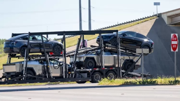 Tesla'nın 3 günlük Cybertruck kapatması Elon Musk'a bir darbe daha vurdu