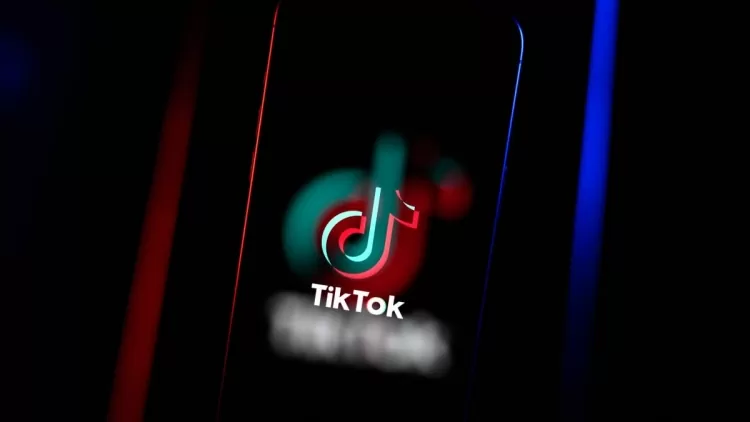 TikTok, Trump'ın ilk günkü yönetimsel emirle uygulamayı kaydetme sözü vermesinin arkasından hizmeti tekrardan başlatıyor